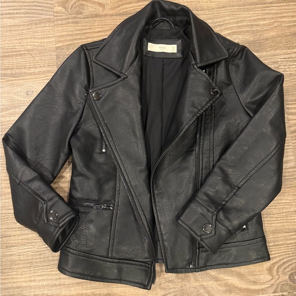 EUC Mango MNG kids Black Leather effect biker jacket size 7/8 ~$69 work once! - Picture 1 of 5